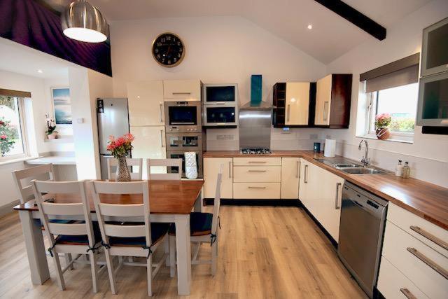 Meadowlane Lodge Корк Екстериор снимка